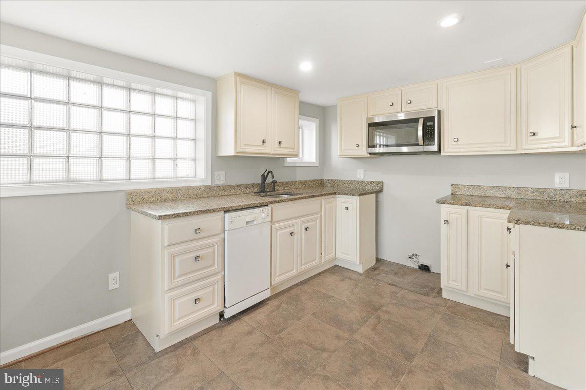 26618 Ridge Road Damascus, MD 20872 - Photo 44 of 65 Basement Kitchenette