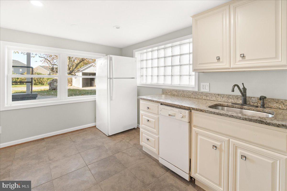 26618 Ridge Road Damascus, MD 20872 - Photo 45 of 65 Basement Kitchenette