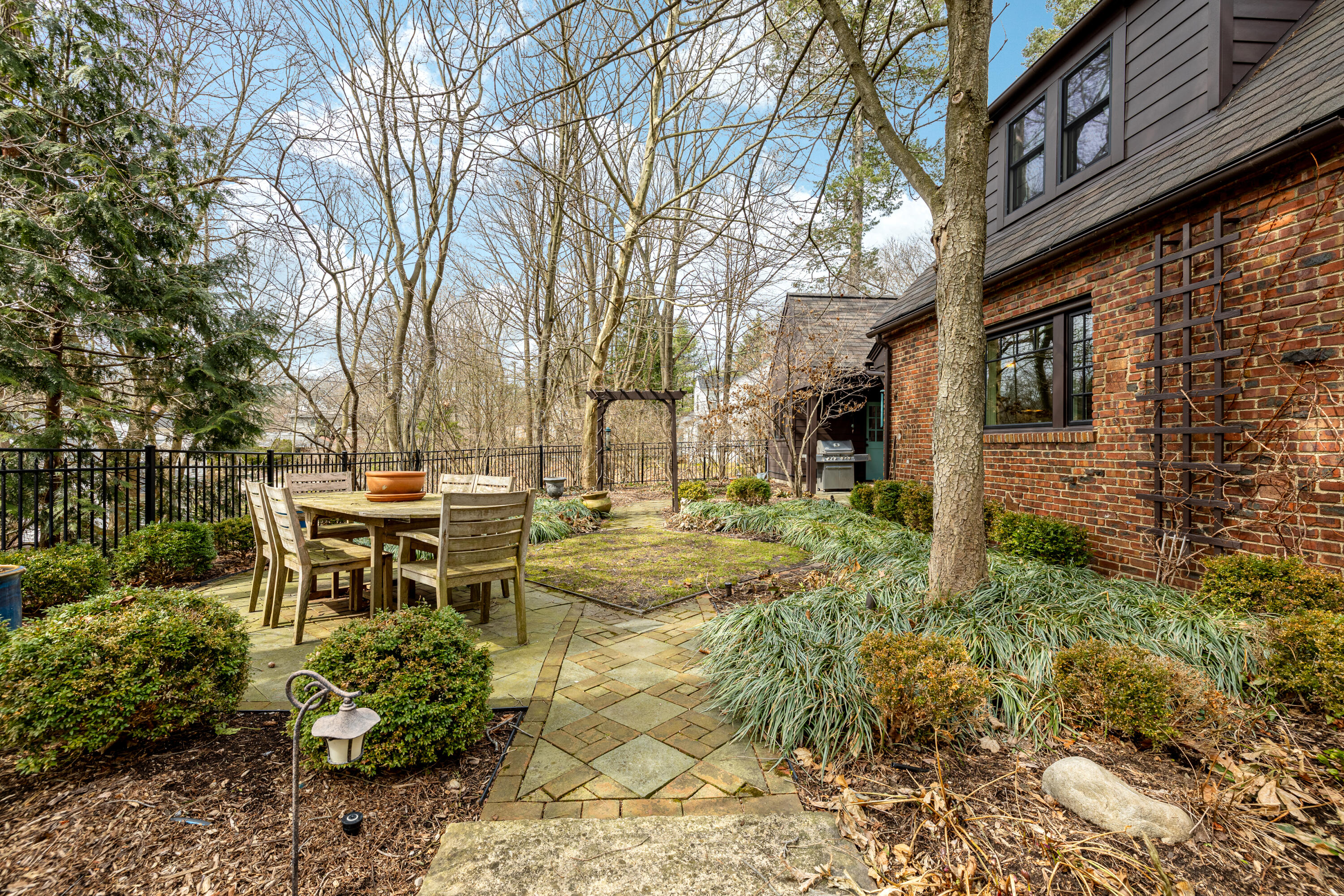 2204 Lafayette Road Ann Arbor, MI 48104 - Photo 5 of 76 2204 Lafayette Rd Spring (21 of 86)