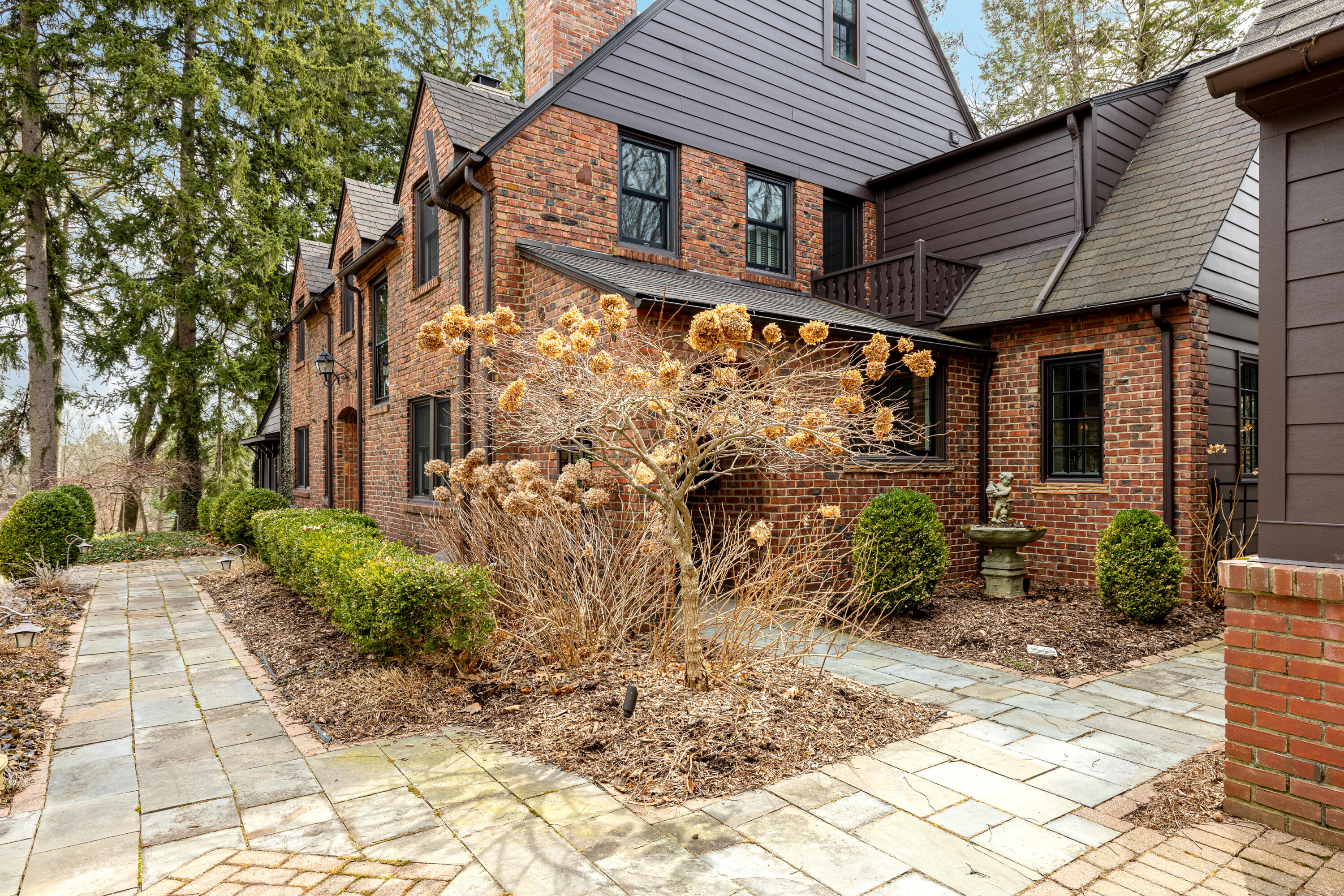 2204 Lafayette Road Ann Arbor, MI 48104 - Photo 10 of 76 2204 Lafayette Rd Spring (10 of 86)
