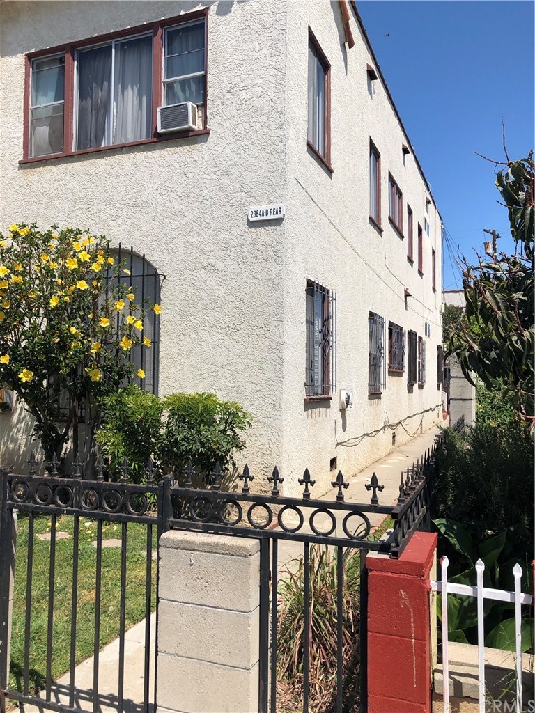 2364 Lime Avenue Long Beach, CA 90806 - Photo 4 of 56