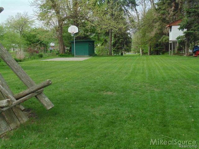 84 Riverside Drive Mount Clemens, MI 48043 - Photo 26 of 30 26.jpg