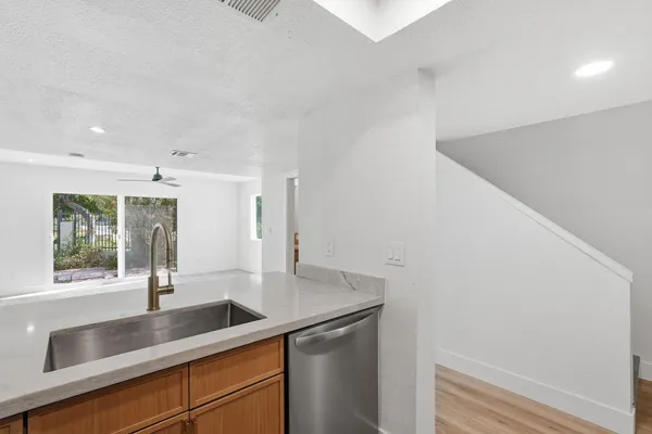 $2,100 | 122 South Hardy Drive, Unit 43, Tempe, AZ 85281