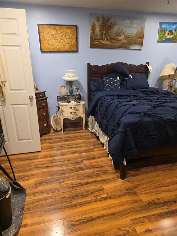 959 Thomas Road Eagle Lake, FL 33839 - Photo 21 of 35 a bed sitting in a bedroom next to a window