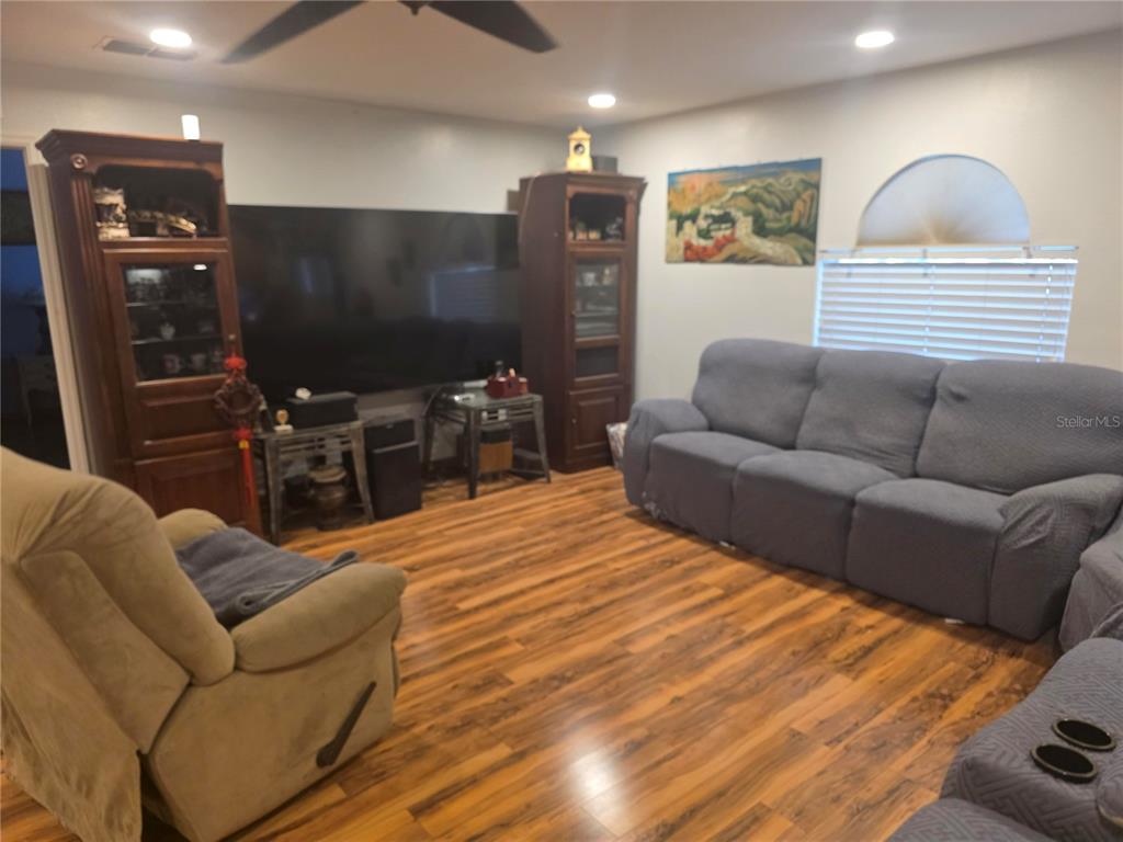 959 Thomas Road Eagle Lake, FL 33839 - Photo 3 of 35 a living room with furniture and a flat screen tv