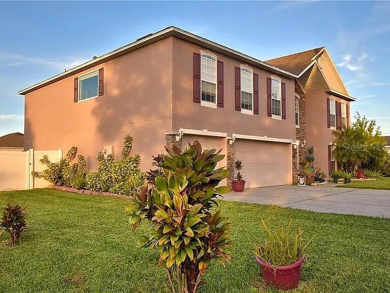 959 Thomas Road Eagle Lake, FL 33839 - Photo 4 of 35 a front view of a house with a yard