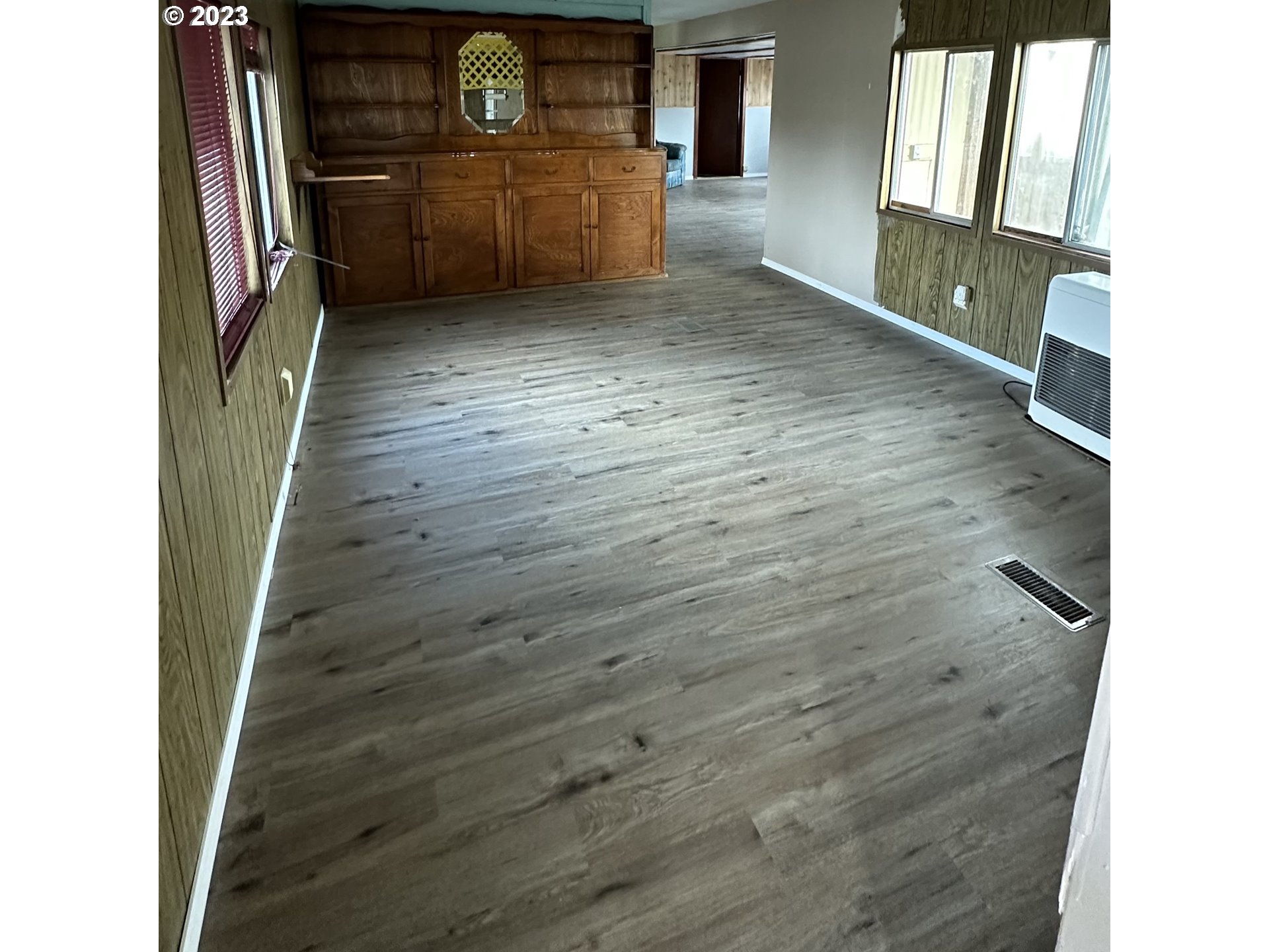 1305 North Lake Road Lakeside, OR 97449 - Photo 8 of 28 Dining Area