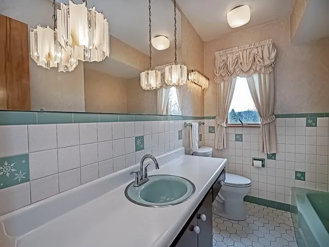 $395,000 | 625 Rose Street, Apollo, PA 15613