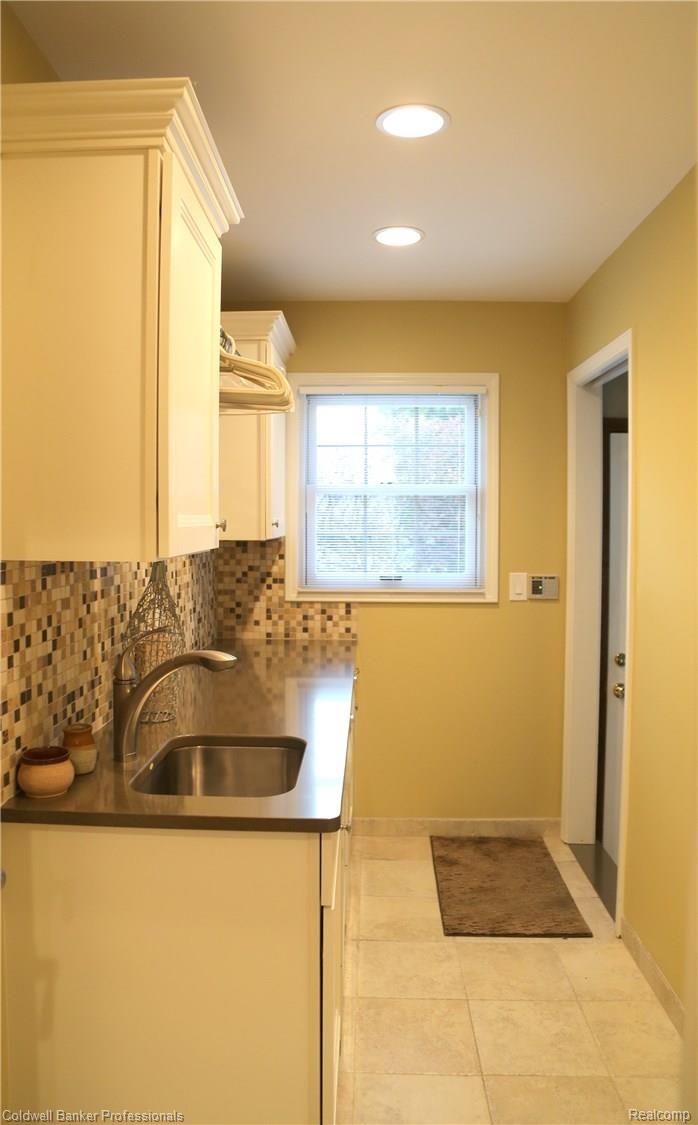 42507 Waterfall Road Northville, MI 48168 - Photo 22 of 36 26.jpg