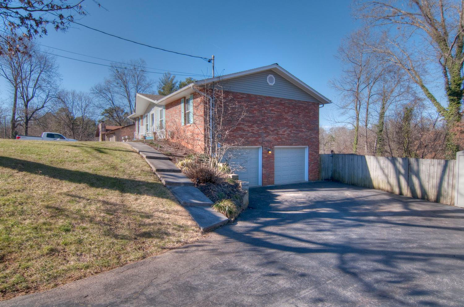 501 Cooper Road Strawberry Plains, TN 37871 - Photo 3 of 34 501 Cooper Rd Strawberry-large-003-1-Sid