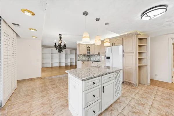 $390,000 | 2 South Atrium Way, Unit 603, Elmhurst, IL 60126