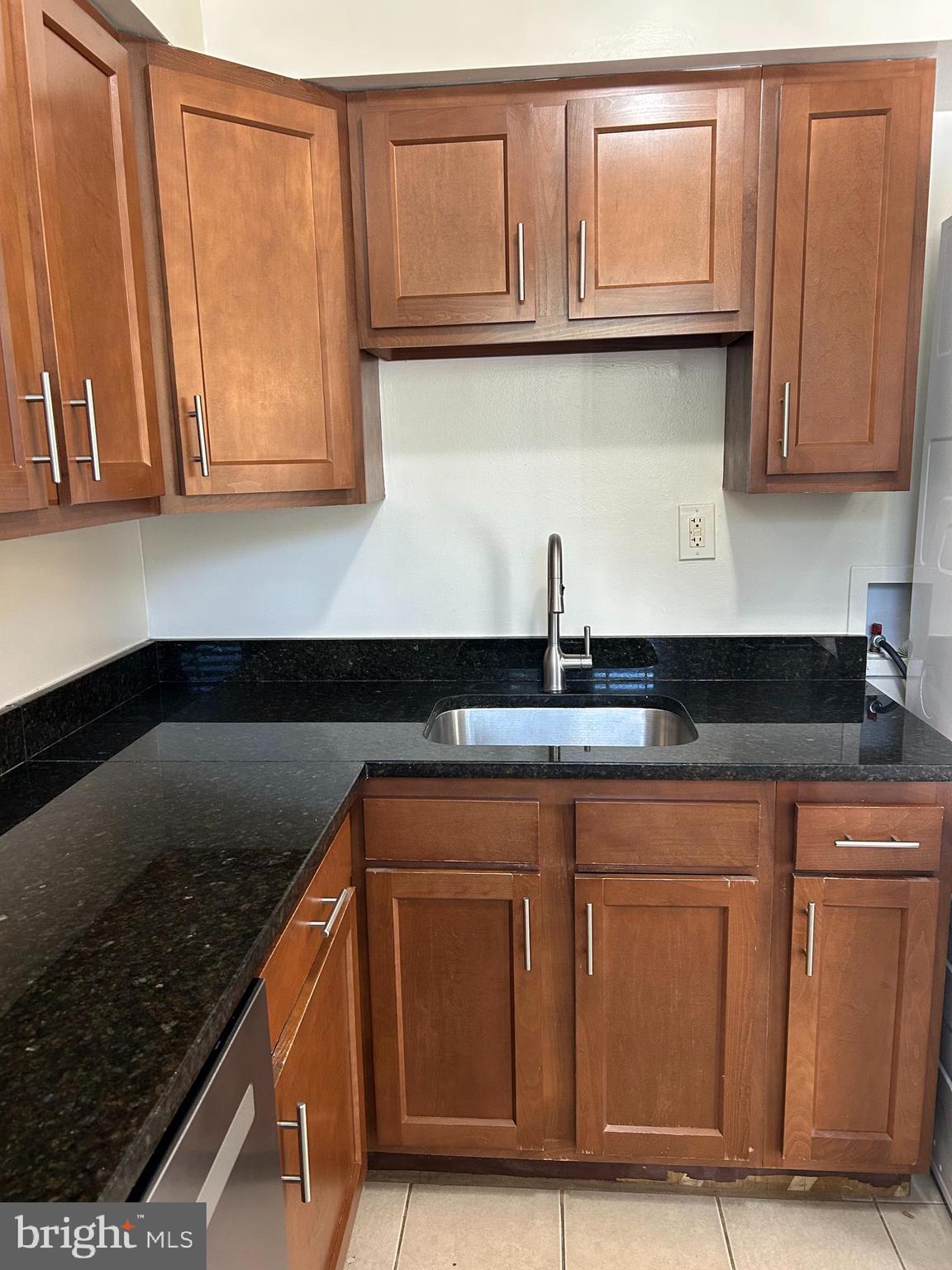 1600 Ruxton Road, Unit B4 Baltimore, MD 21204 - Photo 9 of 21 a kitchen with granite countertop cabinets and sink