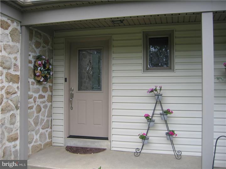 2547 Hallowell Road Huntingdon Valley, PA 19006 - Photo 2 of 25 Porch