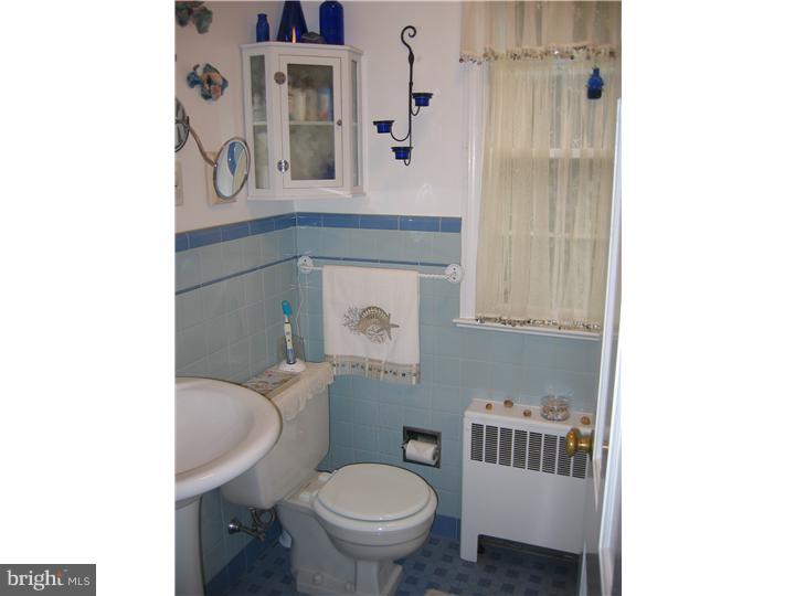 2547 Hallowell Road Huntingdon Valley, PA 19006 - Photo 19 of 25 Bathroom