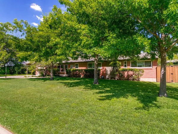 $347,000 | 810 South Jefferson Street, Irving, TX 75060
