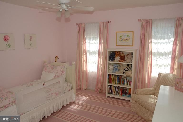 11926 Riders Lane Reston, VA 20191 - Photo 14 of 26 Lovely Oversized Bedrooms