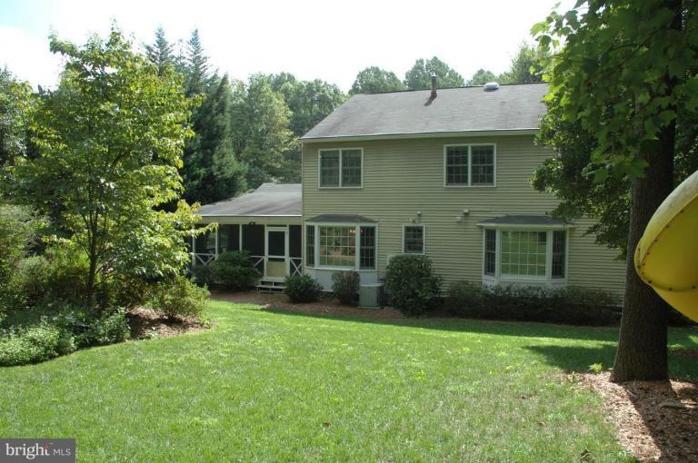 11926 Riders Lane Reston, VA 20191 - Photo 18 of 26 Huge over 1/2 acre lot