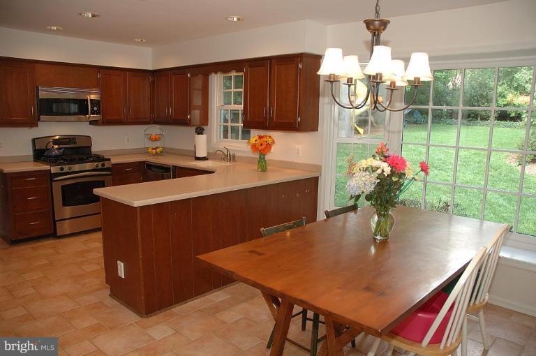 11926 Riders Lane Reston, VA 20191 - Photo 19 of 26 Eat-In Kitchen Overlooking Beautiful Backyard