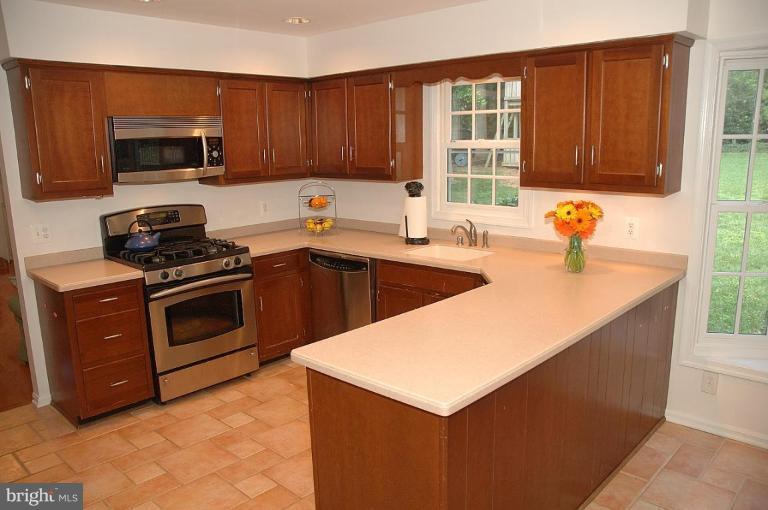 11926 Riders Lane Reston, VA 20191 - Photo 6 of 26 Kitchen #2