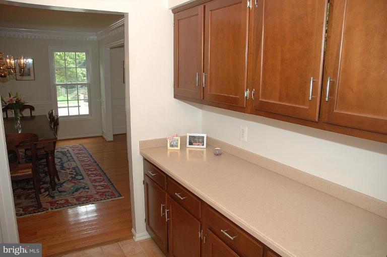 11926 Riders Lane Reston, VA 20191 - Photo 7 of 26 Butler's Pantry
