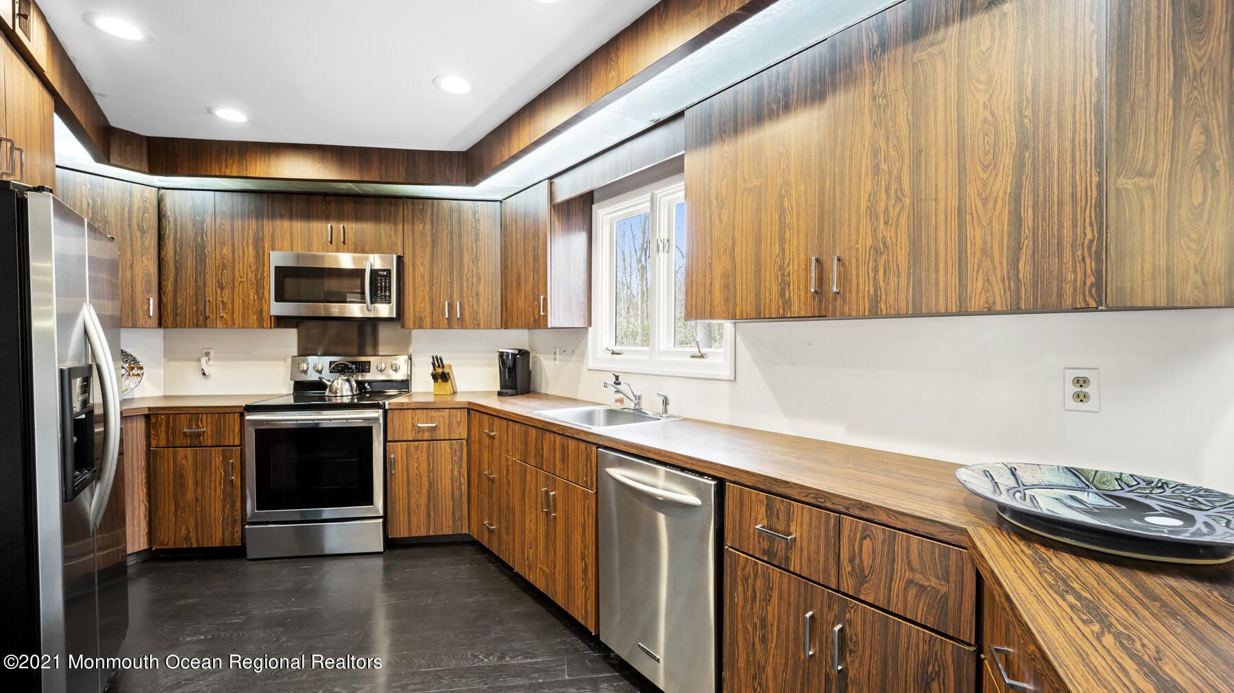 2 Fox Hunt Road Holmdel, NJ 07733 - Photo 10 of 31 Stainless Applicances