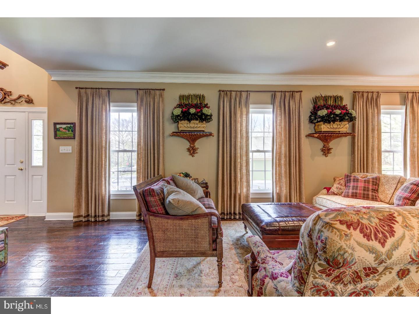 2141 Grubbs Mill Road Berwyn, PA 19312 - Photo 6 of 25 Living Room