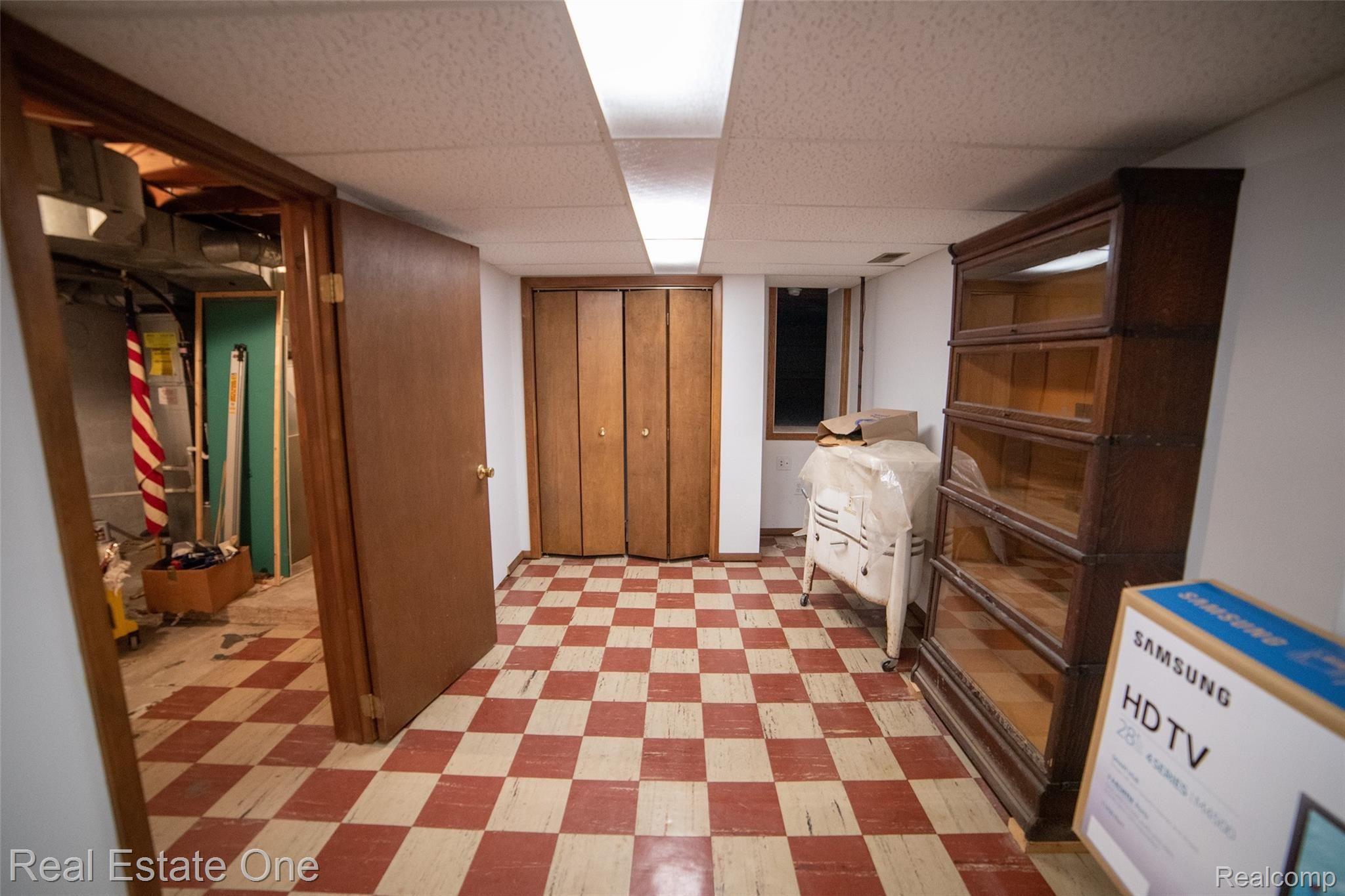2866 Avalon Road Rochester, MI 48309 - Photo 26 of 33 2866 Avalon-25.jpg