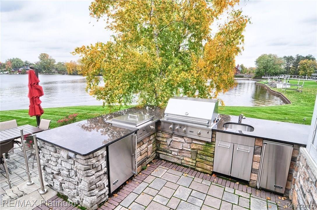 8365 Hilton Road Brighton, MI 48114 - Photo 42 of 54 Outdoor_Kitchen.jpg