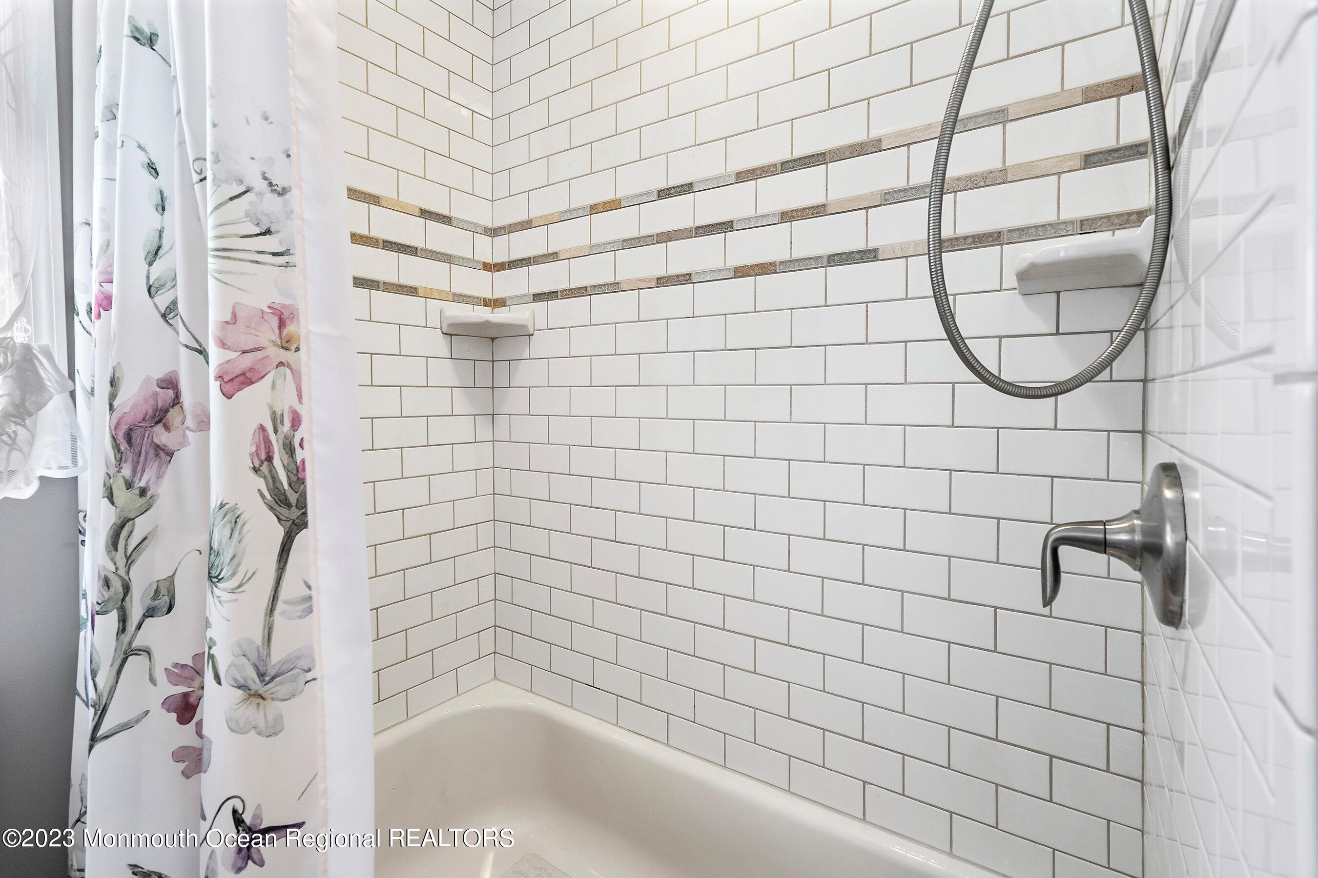 370 Constitution Drive Forked River, NJ 08731 - Photo 19 of 25 a bathroom with a shower