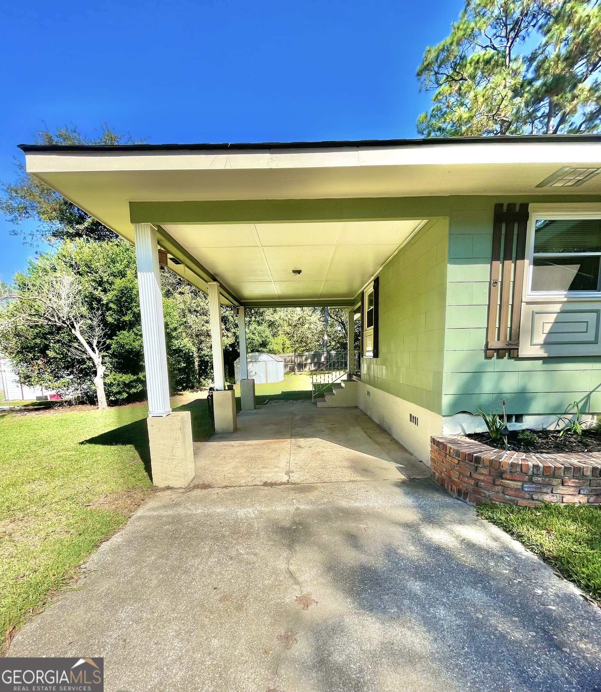 883 4th Avenue Rochelle, GA 31079 - Photo 5 of 34 a view of a house with backyard and sitting area