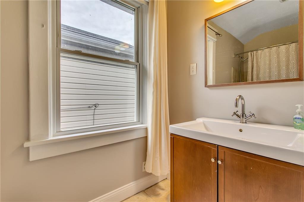 705 Filbert Street Pittsburgh, PA 15232 - Photo 19 of 25 Master bath