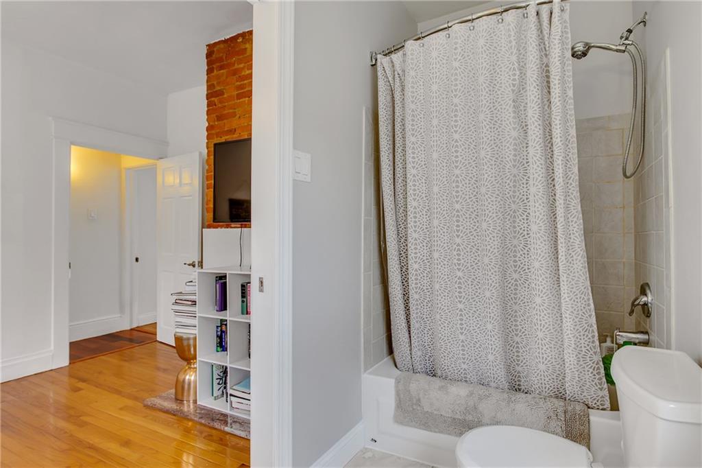 705 Filbert Street Pittsburgh, PA 15232 - Photo 20 of 25 Master bath with Tub/Shower
