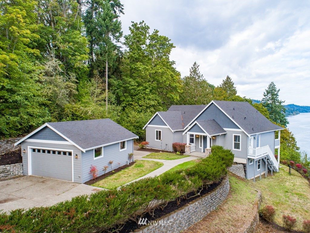 8889 Southeast Command Point Olalla, WA 98359 - Photo 2 of 25 Gallery Image 2