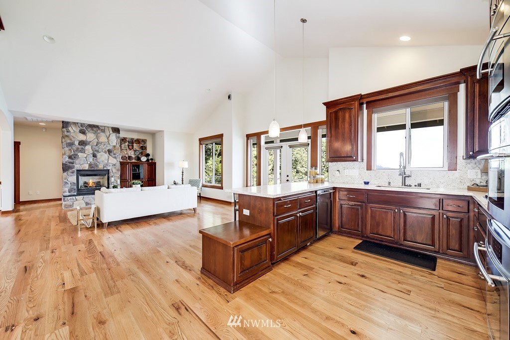8889 Southeast Command Point Olalla, WA 98359 - Photo 11 of 25 Gallery Image 11