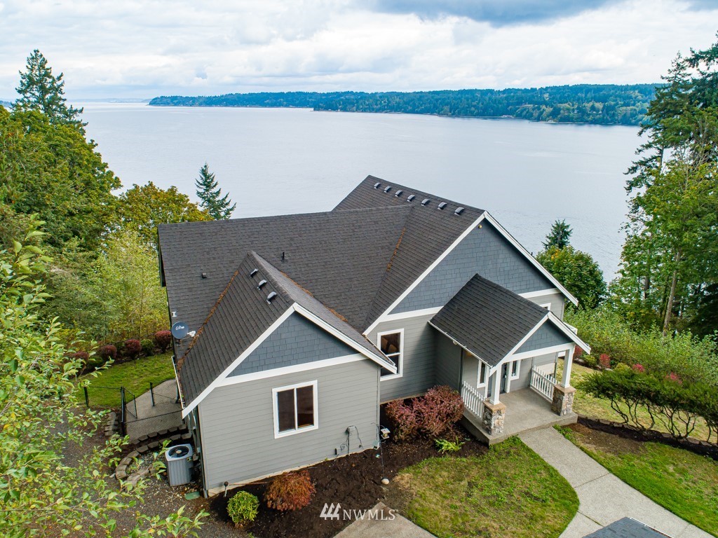 8889 Southeast Command Point Olalla, WA 98359 - Photo 3 of 25 Gallery Image 3