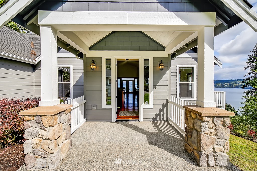 8889 Southeast Command Point Olalla, WA 98359 - Photo 5 of 25 Gallery Image 5