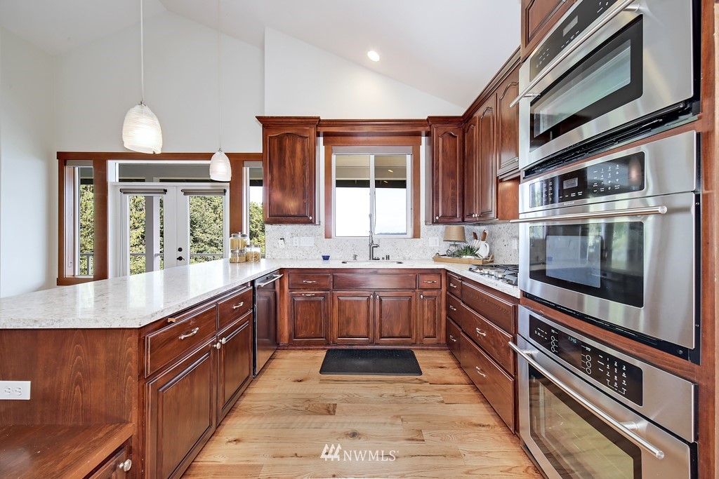 8889 Southeast Command Point Olalla, WA 98359 - Photo 10 of 25 Gallery Image 10