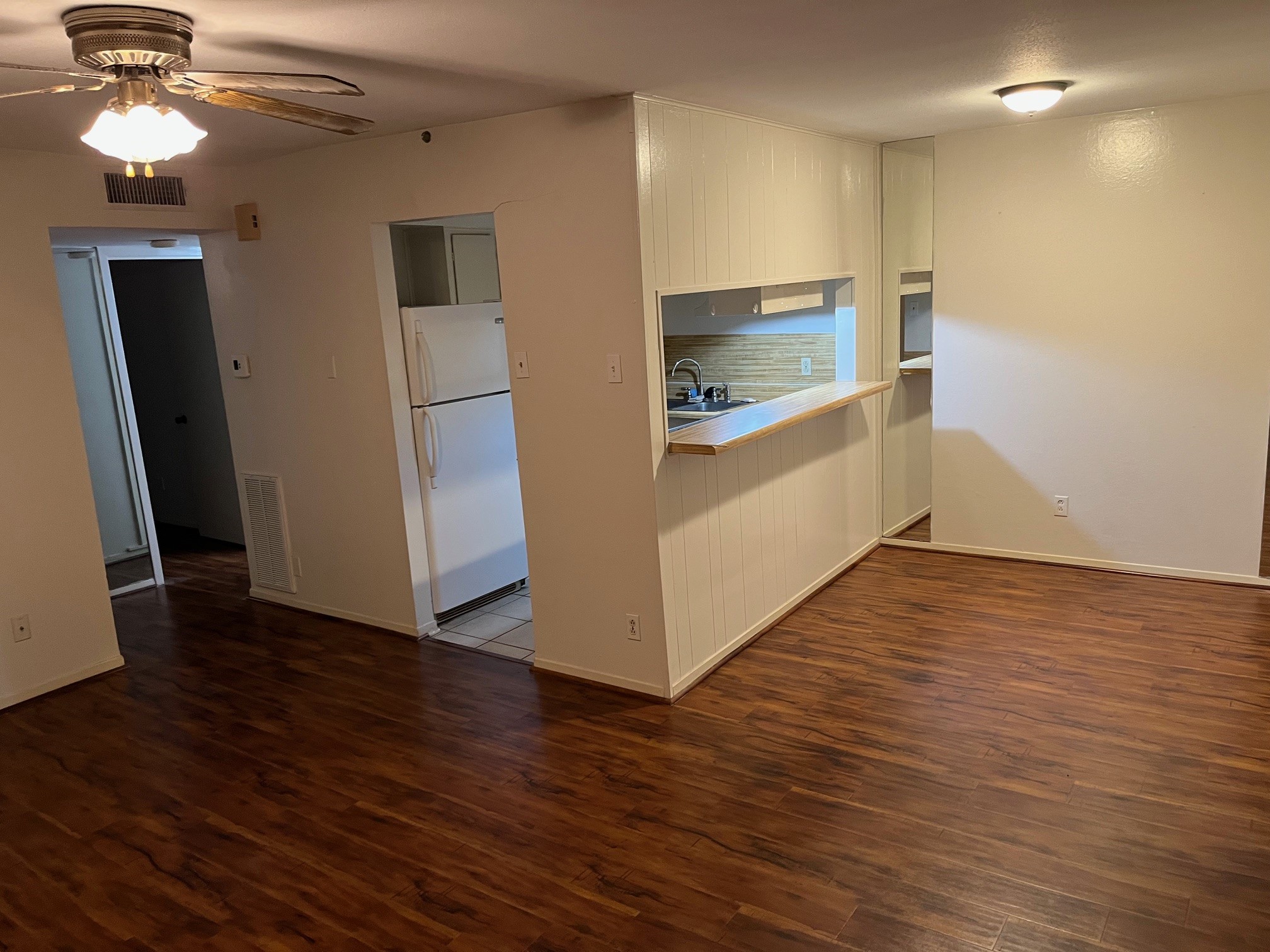 3938 West Alabama Street, Unit 12 Houston, TX 77027 - Photo 6 of 25 Open-concept living & dining area with breakfast bar overlooking the kitchen.
