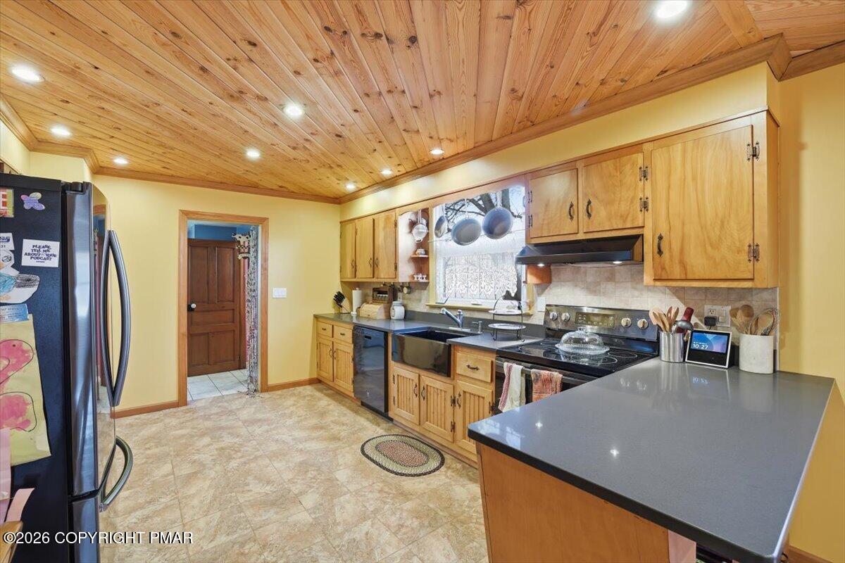 2487 Mountain Road Stroudsburg, PA 18360 - Photo 17 of 61 a kitchen with stainless steel appliances granite countertop a sink stove and refrigerator