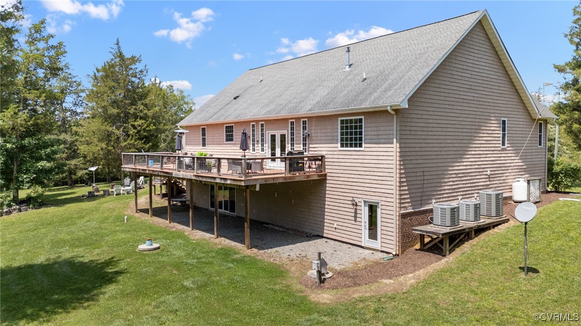 4060 Foxrun Road Powhatan, VA 23139 - Photo 30 of 50 a backyard of a house with table and chairs