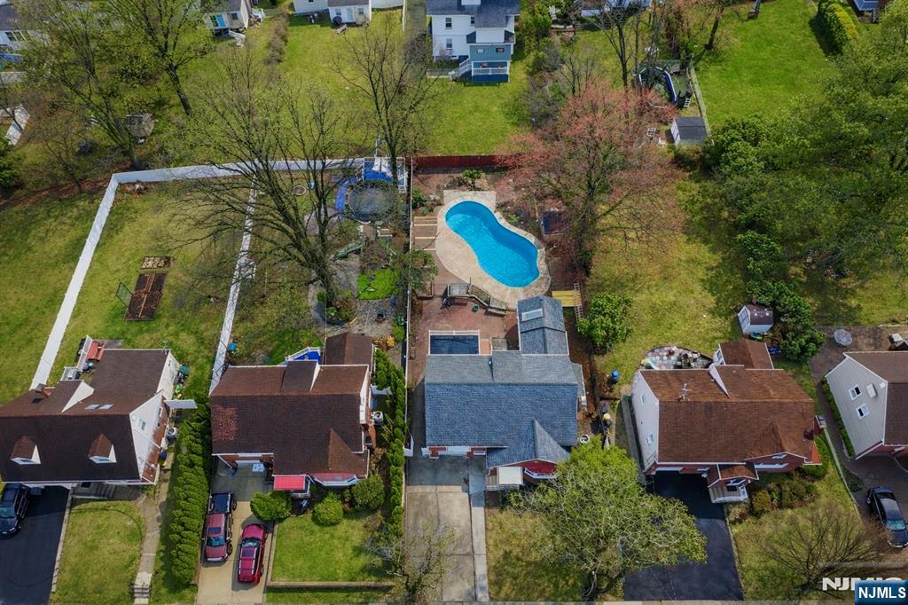 86 Howland Avenue Teaneck, NJ 07666 - Photo 2 of 50