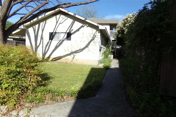 $1,125 | 2007 Tremont Avenue, Unit C, Fort Worth, TX 76107