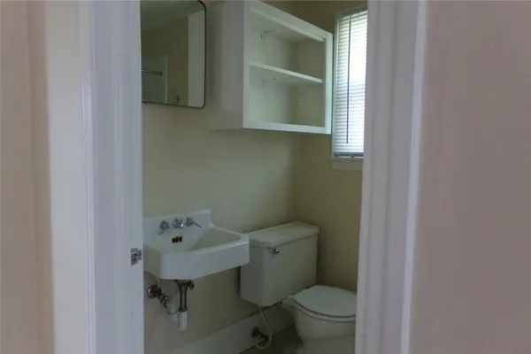 $1,125 | 2007 Tremont Avenue, Unit C, Fort Worth, TX 76107