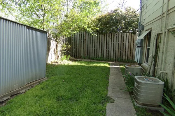 $1,125 | 2007 Tremont Avenue, Unit C, Fort Worth, TX 76107
