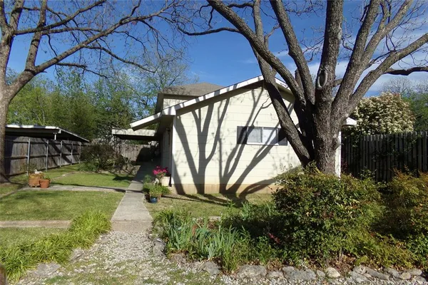 $1,125 | 2007 Tremont Avenue, Unit C, Fort Worth, TX 76107