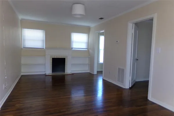 $1,125 | 2007 Tremont Avenue, Unit C, Fort Worth, TX 76107