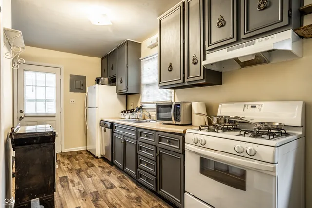 $170,000 | 3040 West 76th Street, Indianapolis, IN 46268