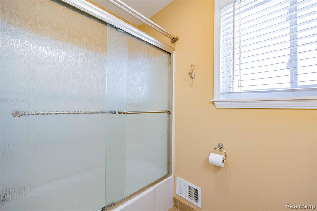1286 South Henry Ruff Road Westland, MI 48186 - Photo 17 of 36