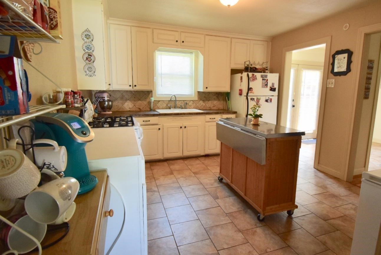 2611 44th Street Lubbock, TX 79413 - Photo 3 of 13 Photo 3