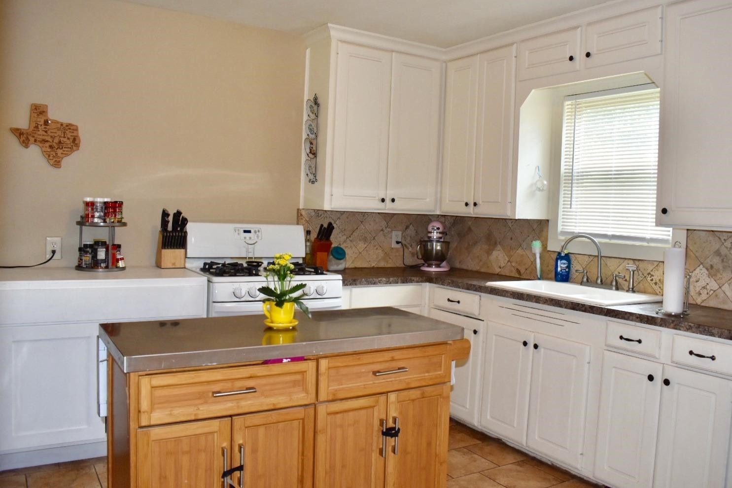 2611 44th Street Lubbock, TX 79413 - Photo 4 of 13 Photo 4